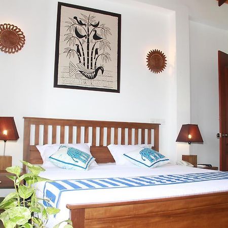 Blue Elephant Tourist Guesthouse Kudapaduwa ภายนอก รูปภาพ