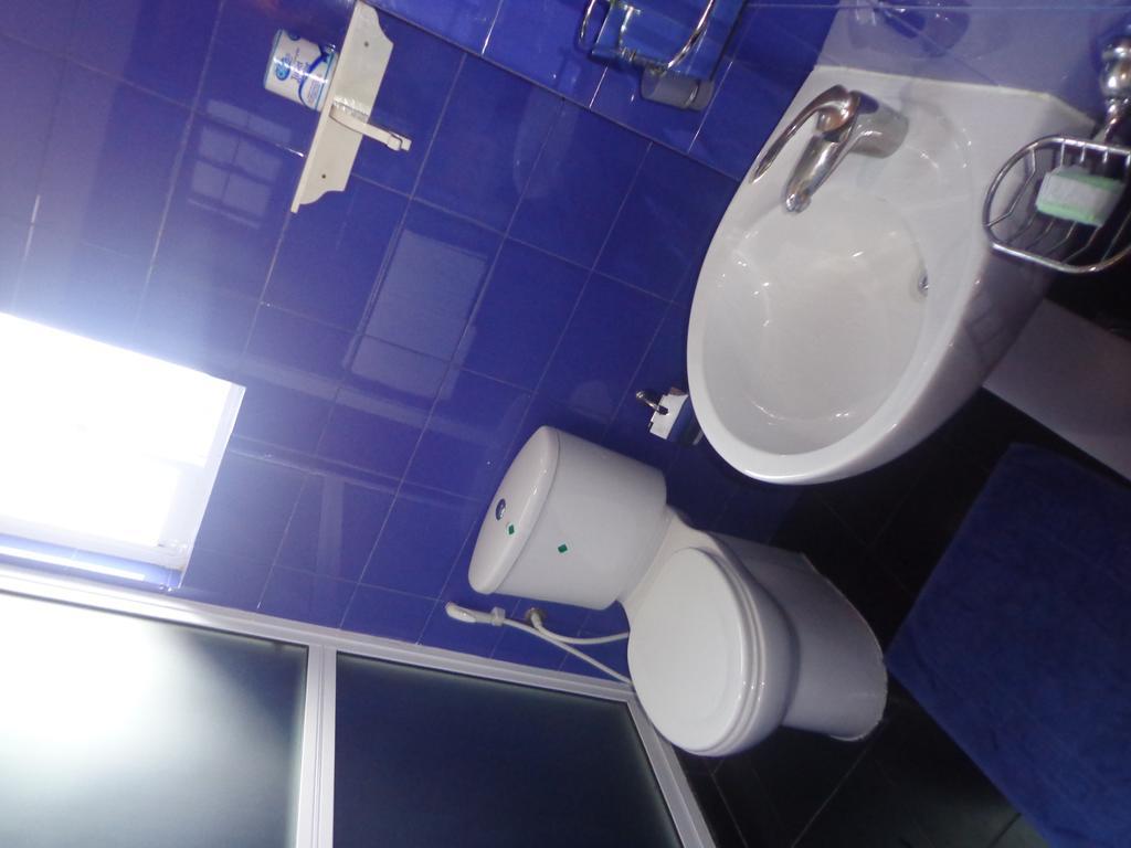 Blue Elephant Tourist Guesthouse Kudapaduwa ภายนอก รูปภาพ