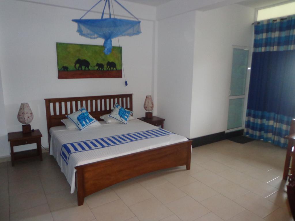 Blue Elephant Tourist Guesthouse Kudapaduwa ภายนอก รูปภาพ