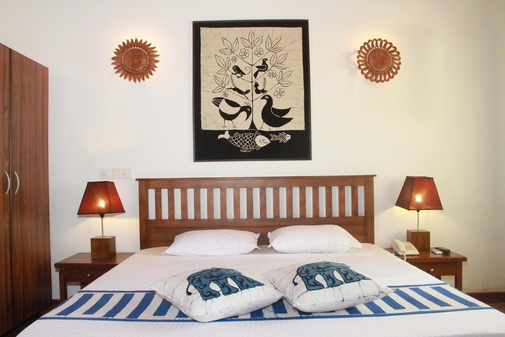 Blue Elephant Tourist Guesthouse Kudapaduwa ภายนอก รูปภาพ