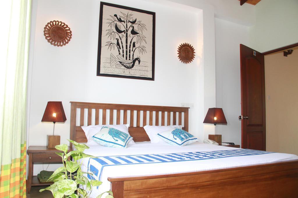 Blue Elephant Tourist Guesthouse Kudapaduwa ภายนอก รูปภาพ