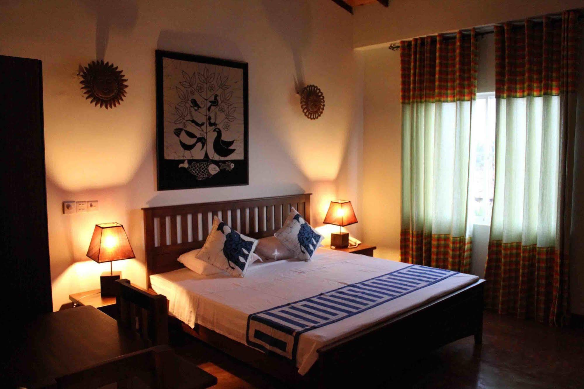 Blue Elephant Tourist Guesthouse Kudapaduwa ภายนอก รูปภาพ