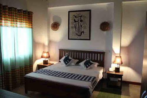 Blue Elephant Tourist Guesthouse Kudapaduwa ภายนอก รูปภาพ